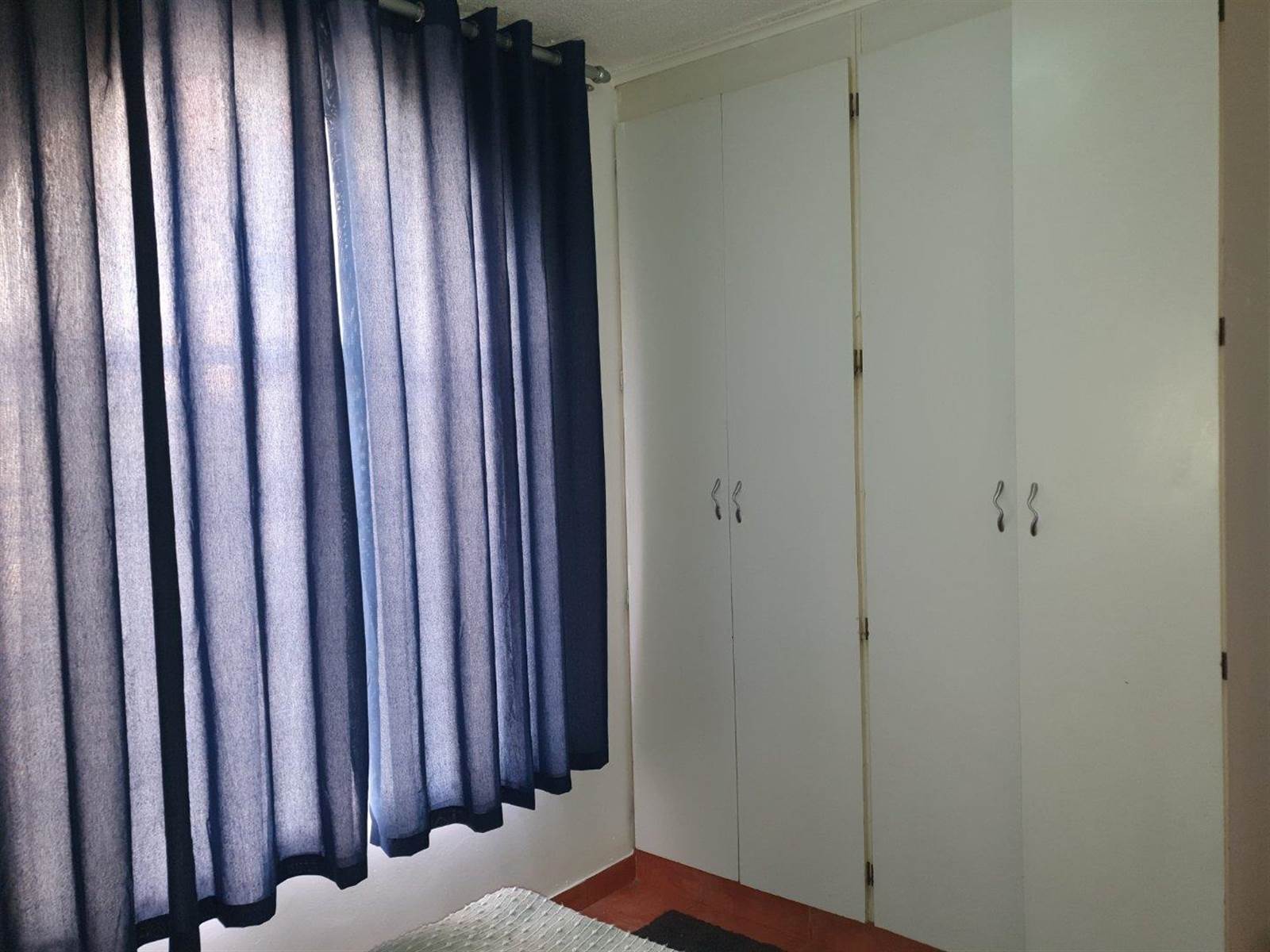 2 Bed Apartment in Trichardt photo number 8