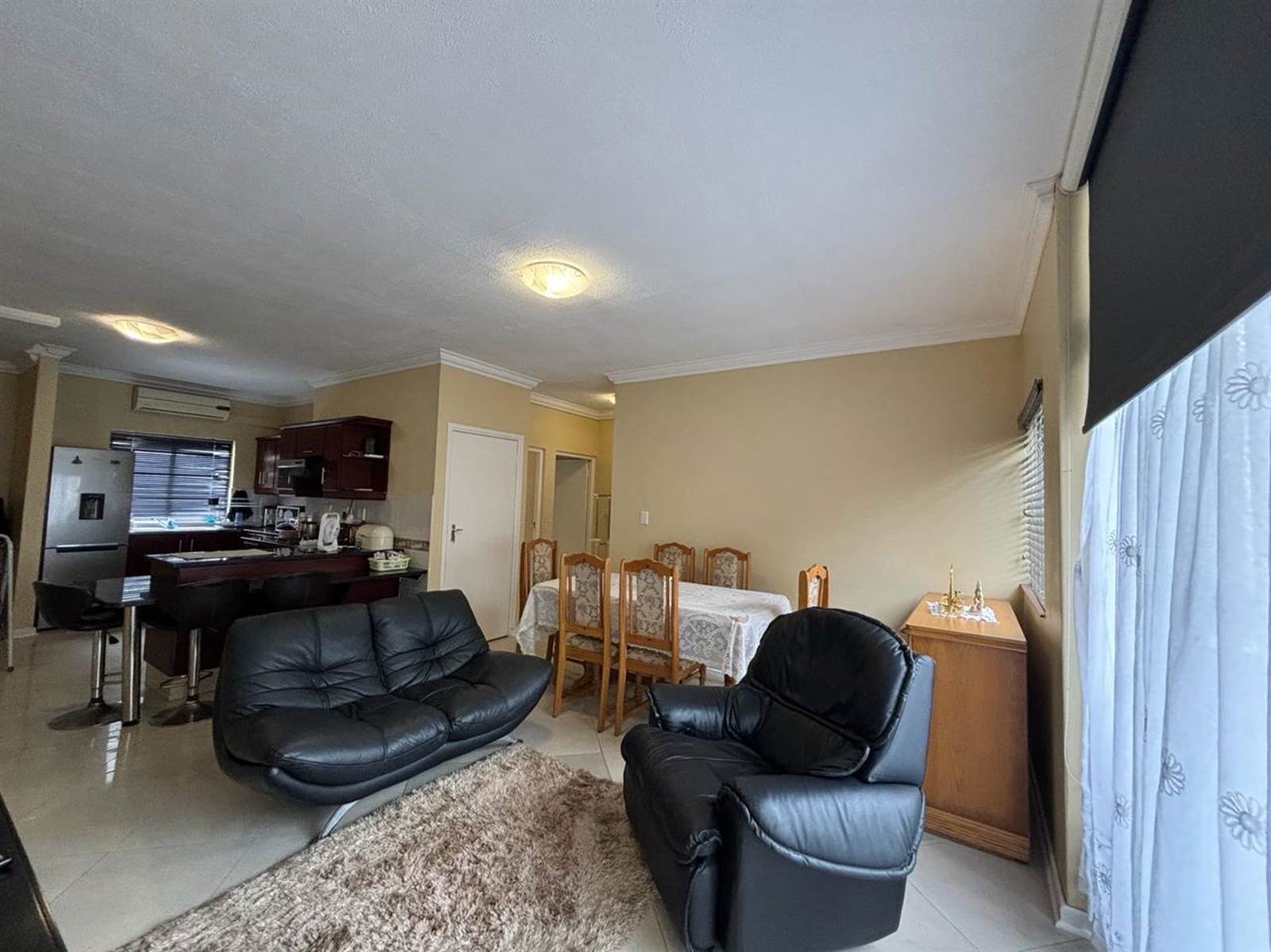 2 Bed Apartment in New Town Centre photo number 2