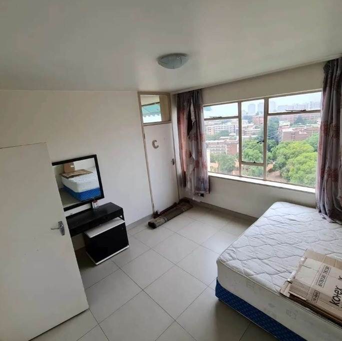 2 Bed Apartment in Parktown photo number 13