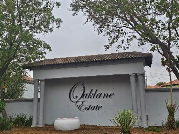 4 Bed Townhouse in Brakpan North