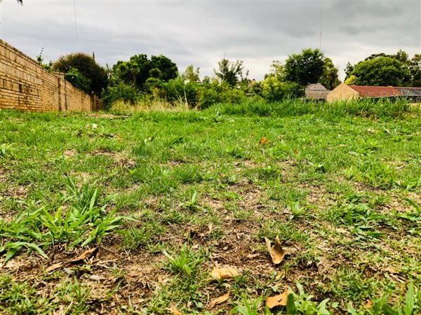 1500 m² Land available in Mooivallei Park