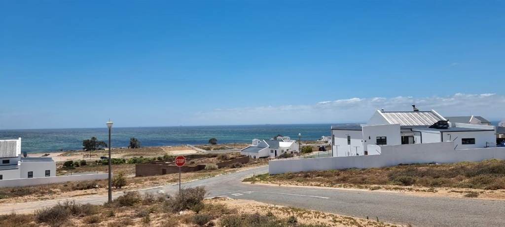 737 m² Land available in Da Gama Bay photo number 1