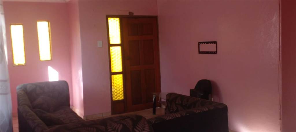 3 Bed House in Lethlabile photo number 27