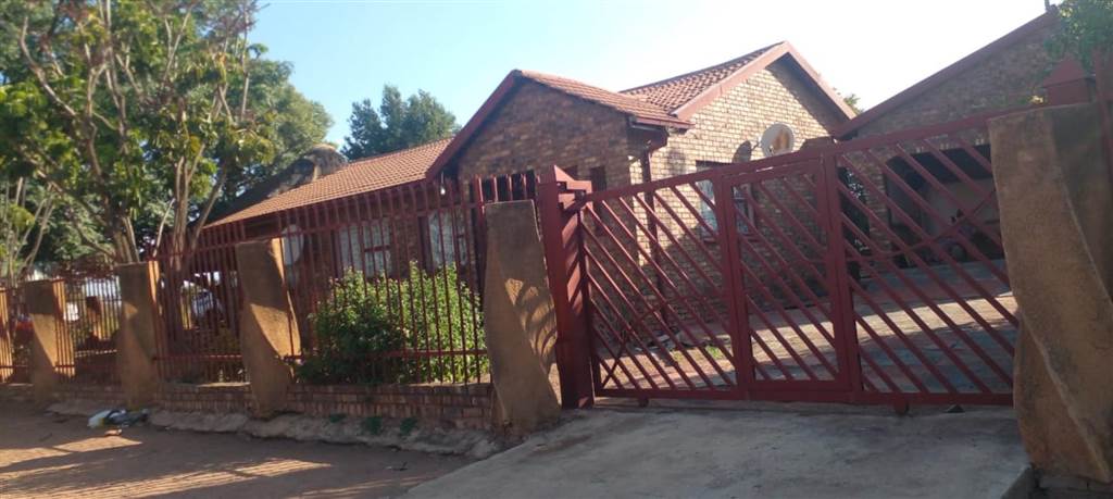 3 Bed House in Lethlabile photo number 19