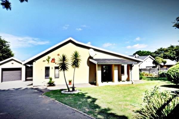 3 Bed House in Greenhills photo number 1