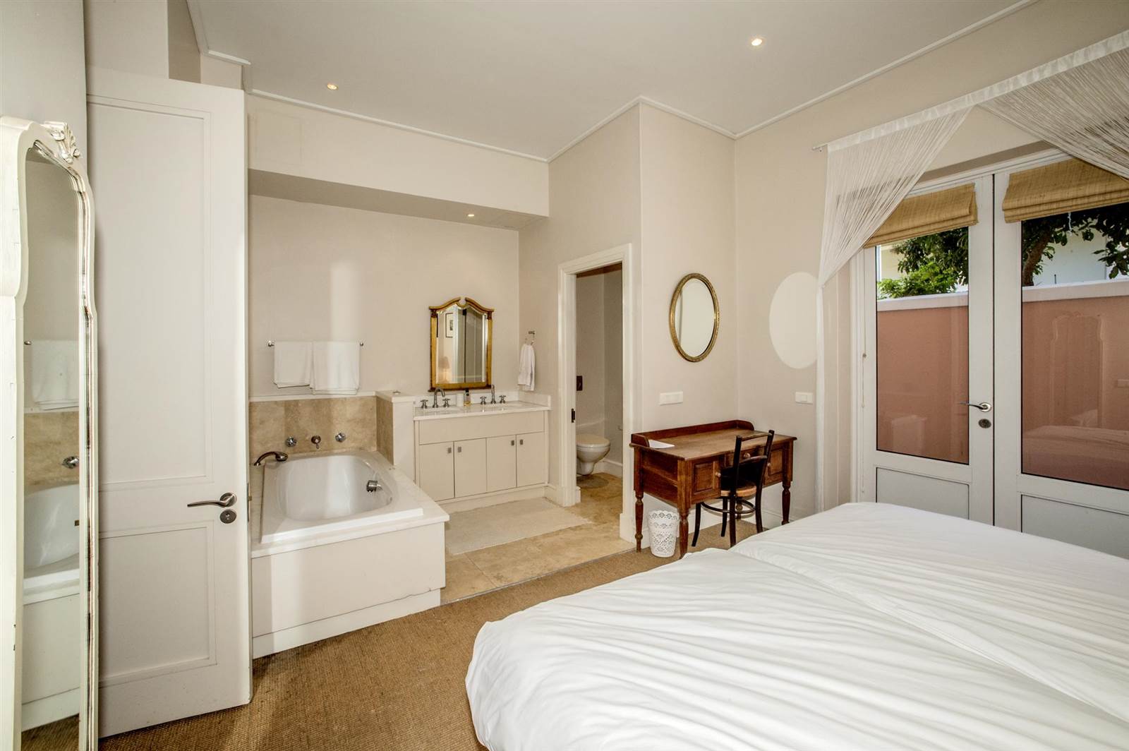 2 Bed Apartment in Kalk Bay photo number 17