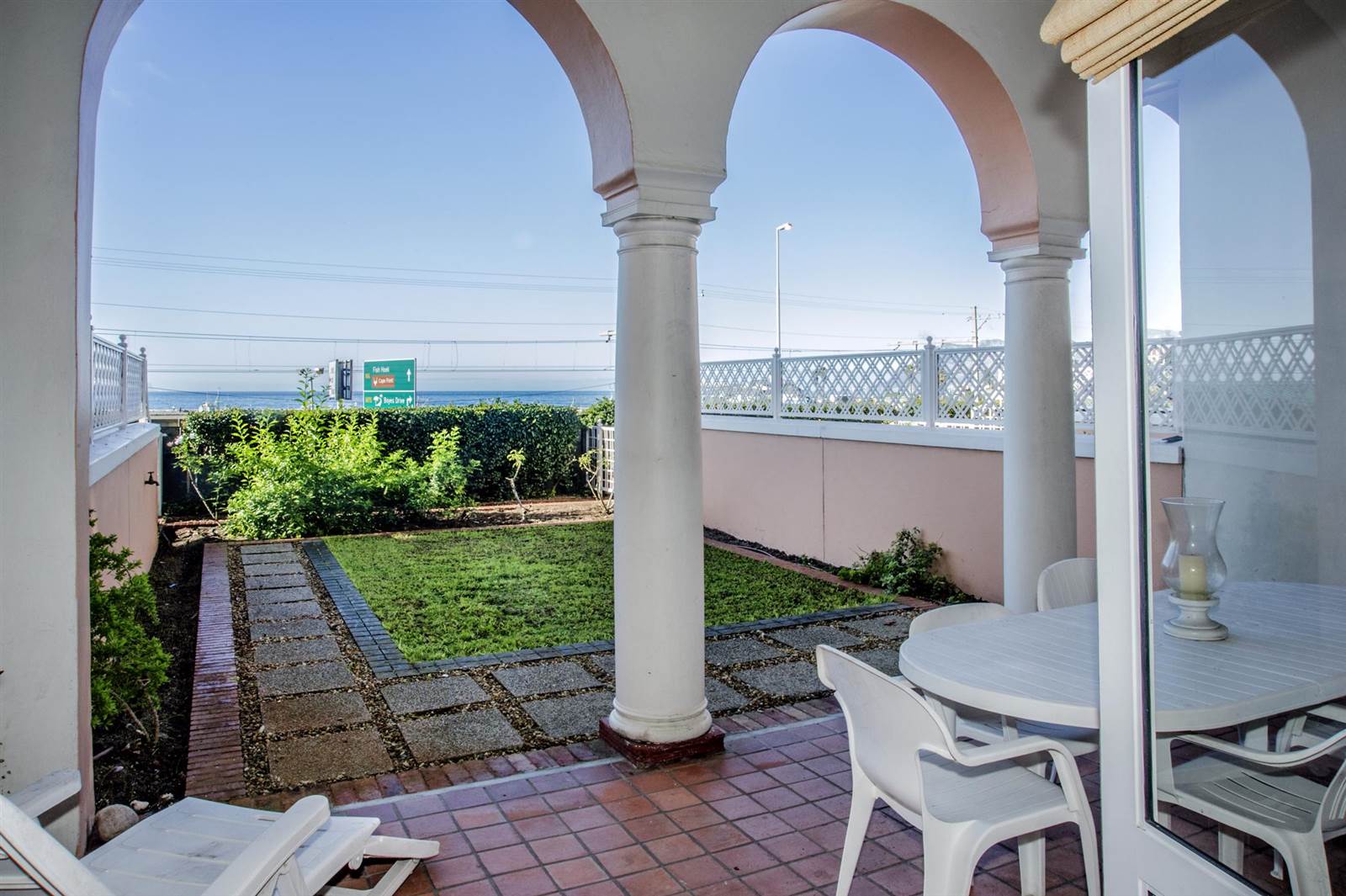 2 Bed Apartment in Kalk Bay photo number 2