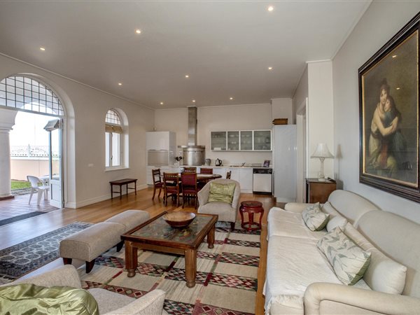 2 Bed Apartment in Kalk Bay