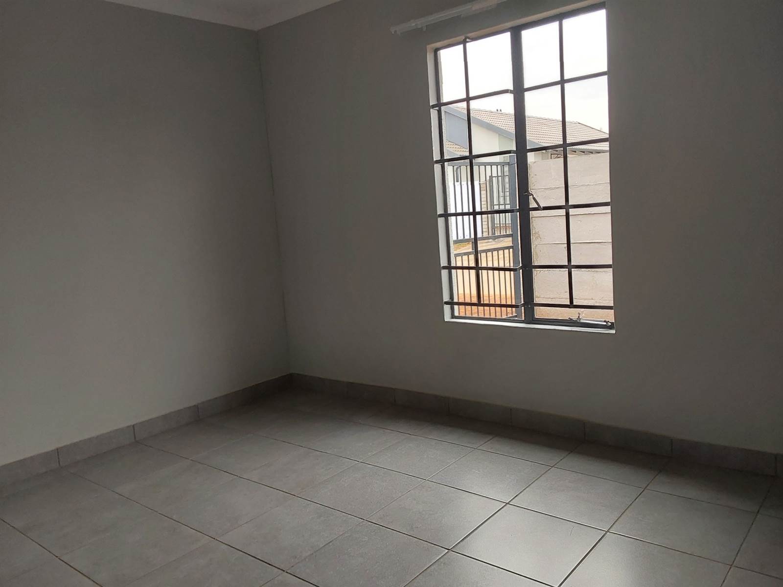 2 Bed House in Katlehong photo number 10