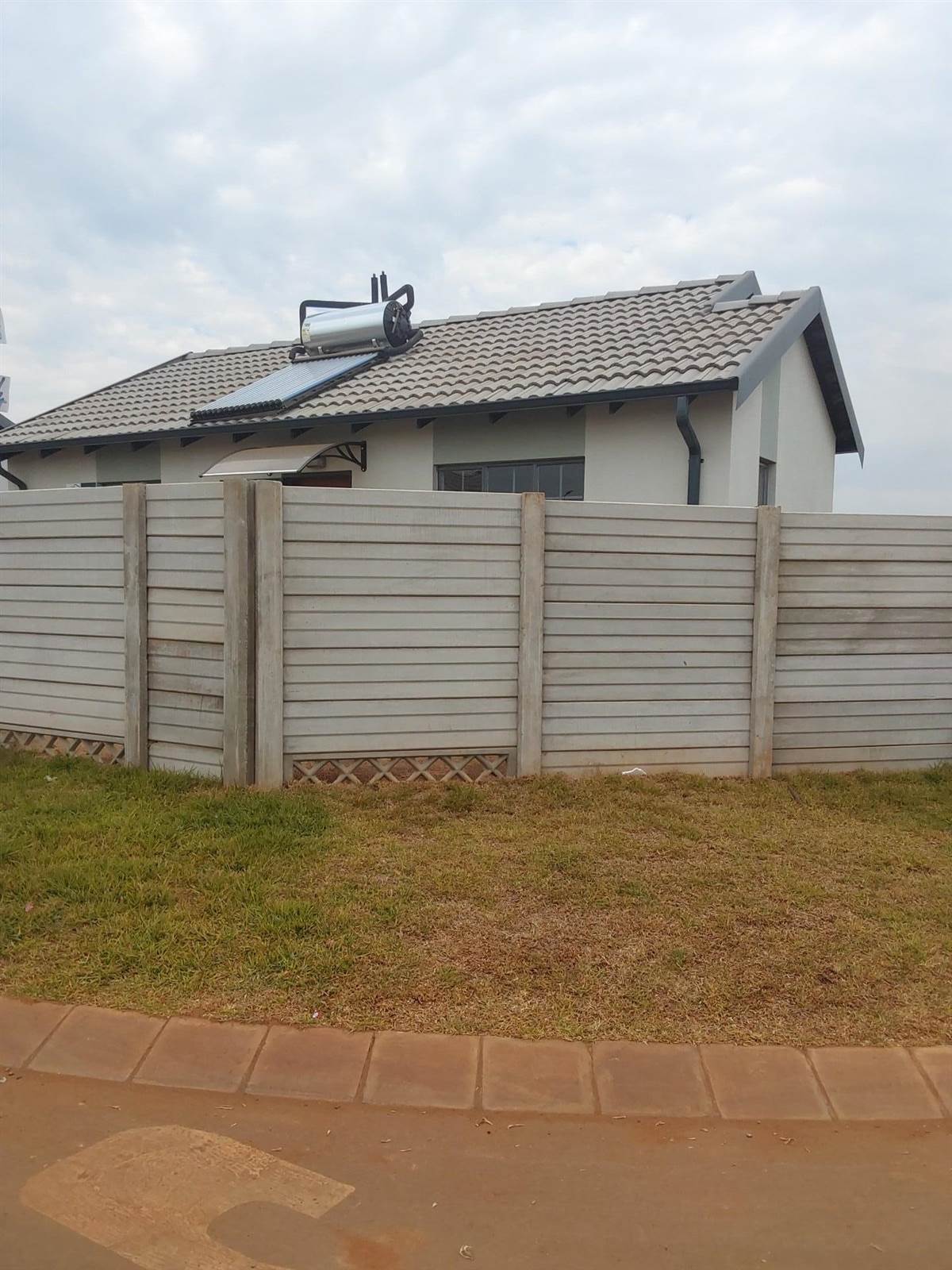 2 Bed House in Katlehong photo number 11
