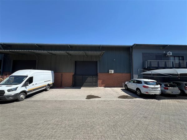 832  m² Industrial space