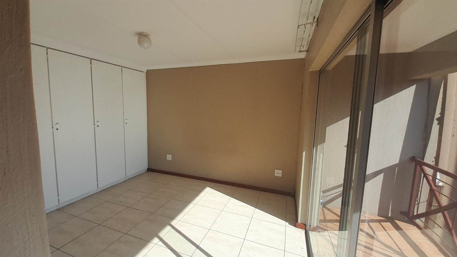 3 Bed Apartment in Corlett Gardens photo number 27