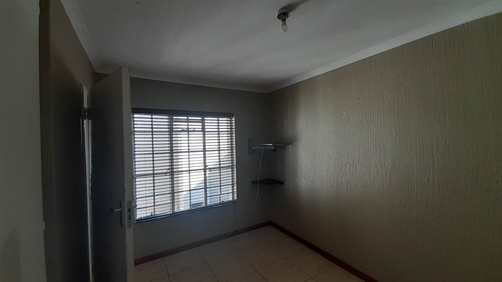 3 Bed Apartment in Corlett Gardens photo number 23