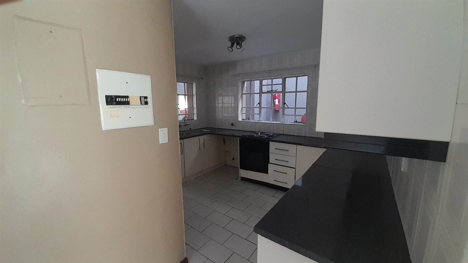 3 Bed Apartment in Corlett Gardens photo number 11