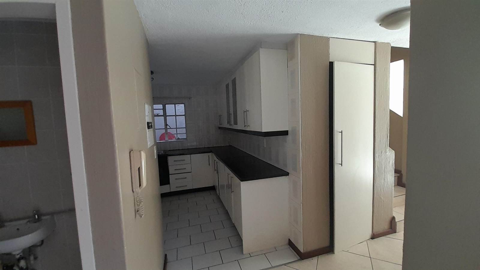 3 Bed Apartment in Corlett Gardens photo number 16