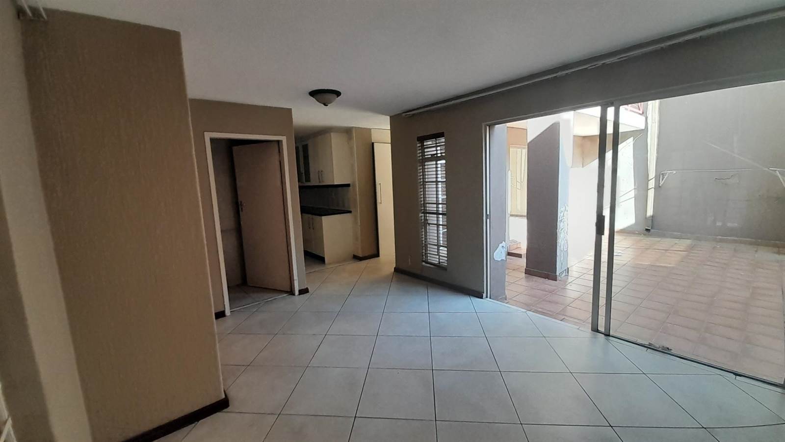 3 Bed Apartment in Corlett Gardens photo number 30
