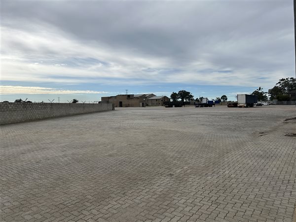 44 000  m² Industrial space