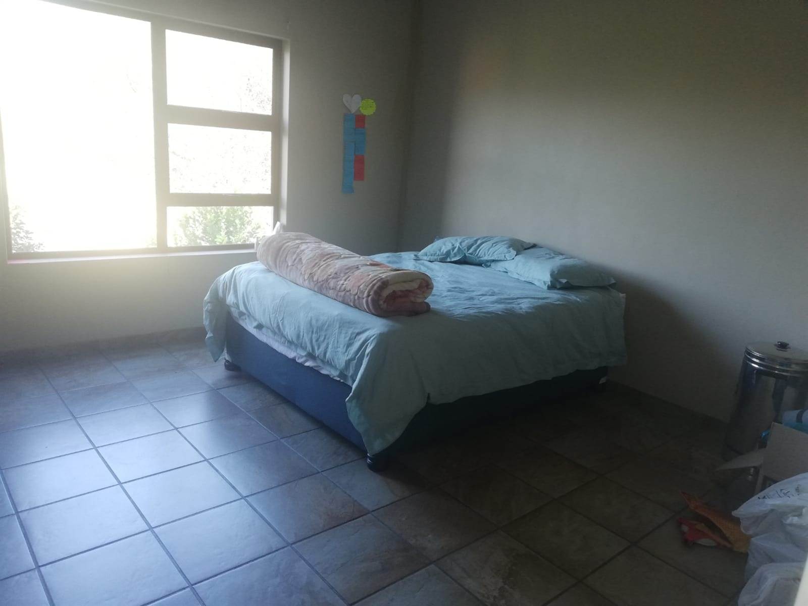 2 Bed Apartment in Hartbeespoort Dam photo number 7