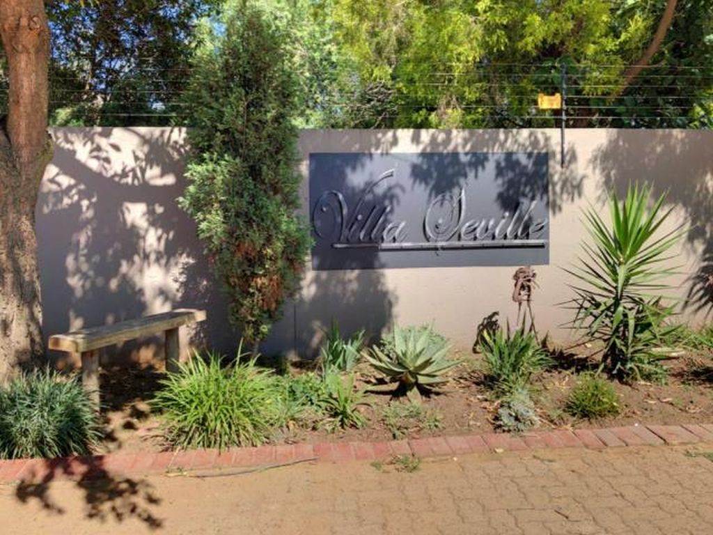 1 Bed Townhouse in Beyers Park photo number 2