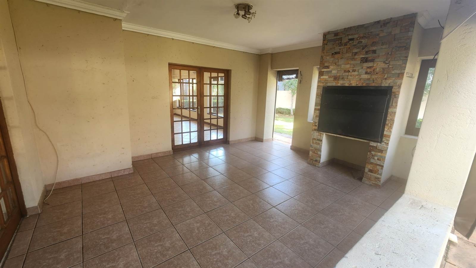 3 Bed House in Zambezi Country Estate photo number 21