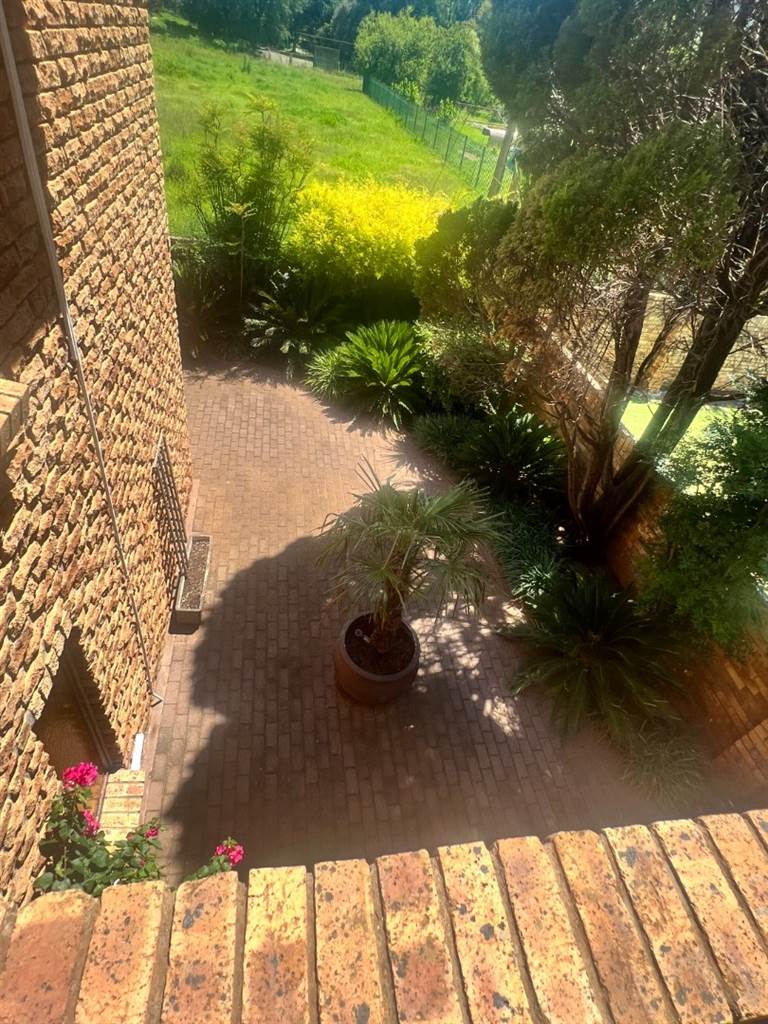 4 Bed Townhouse in Wilkoppies photo number 21