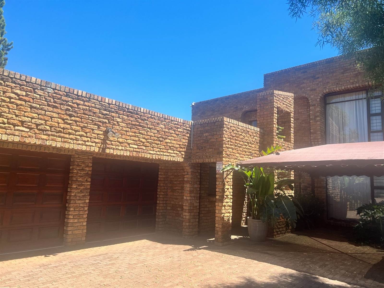 4 Bed Townhouse in Wilkoppies photo number 1