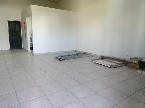 90  m² Commercial space