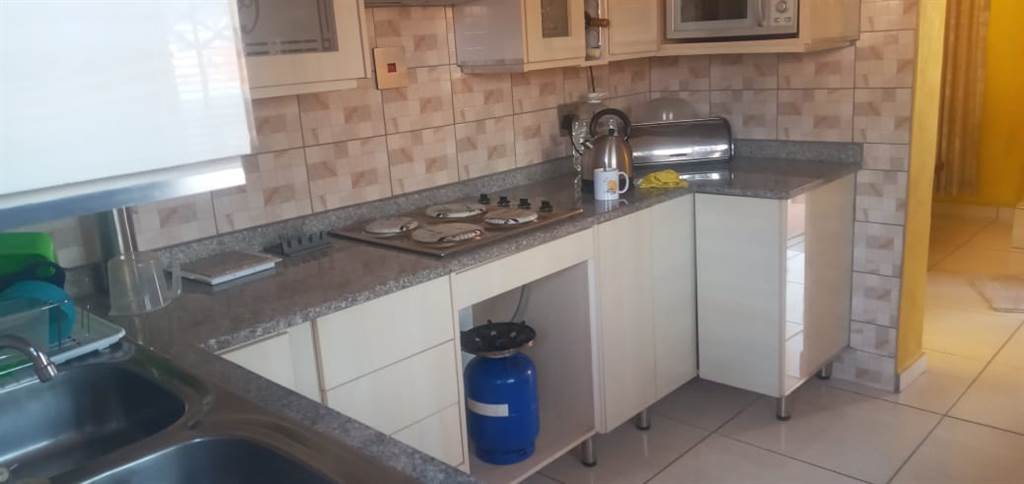 3 Bed House in Tembisa photo number 21