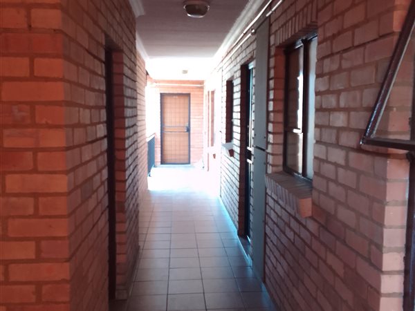 1 Bedroom Flat 1 Bedroom Flat