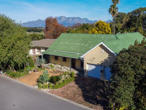 4 Bedroom House 4 Bedroom House