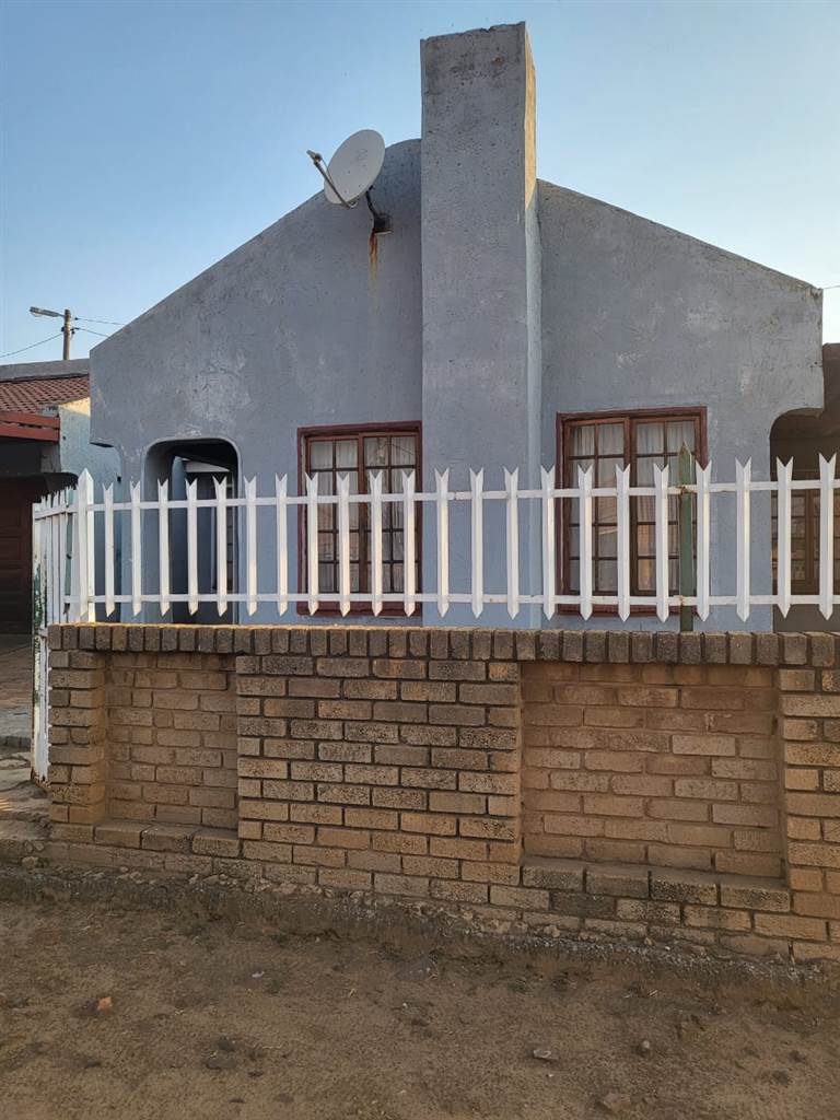 4 Bed House in Mamelodi photo number 12