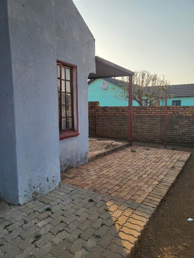 4 Bed House in Mamelodi photo number 17