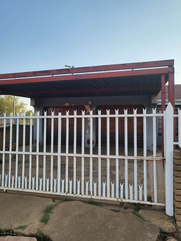 4 Bed House in Mamelodi photo number 15