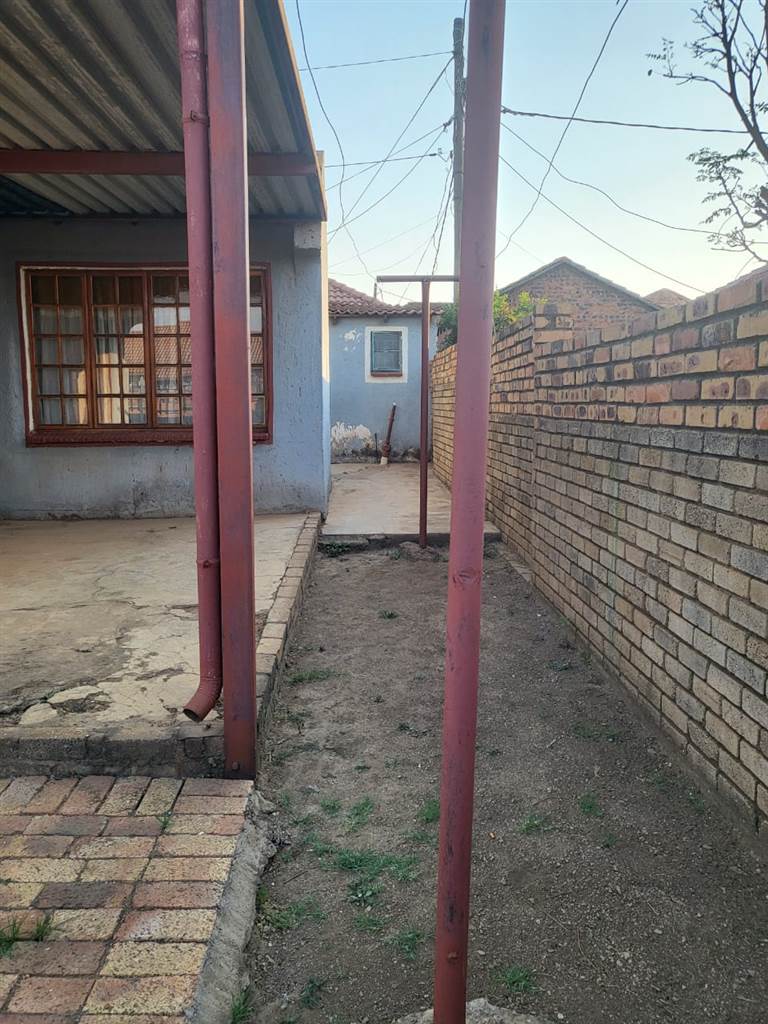 4 Bed House in Mamelodi photo number 4