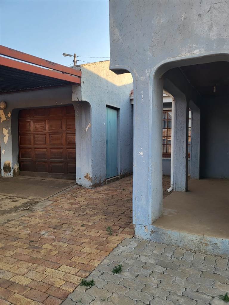 4 Bed House in Mamelodi photo number 3