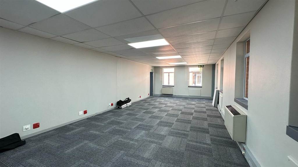 1427  m² Commercial space in Route 21 Business Park photo number 18