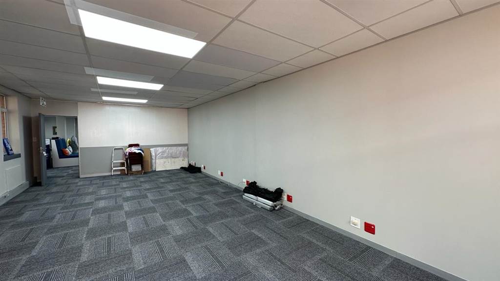 1427  m² Commercial space in Route 21 Business Park photo number 20