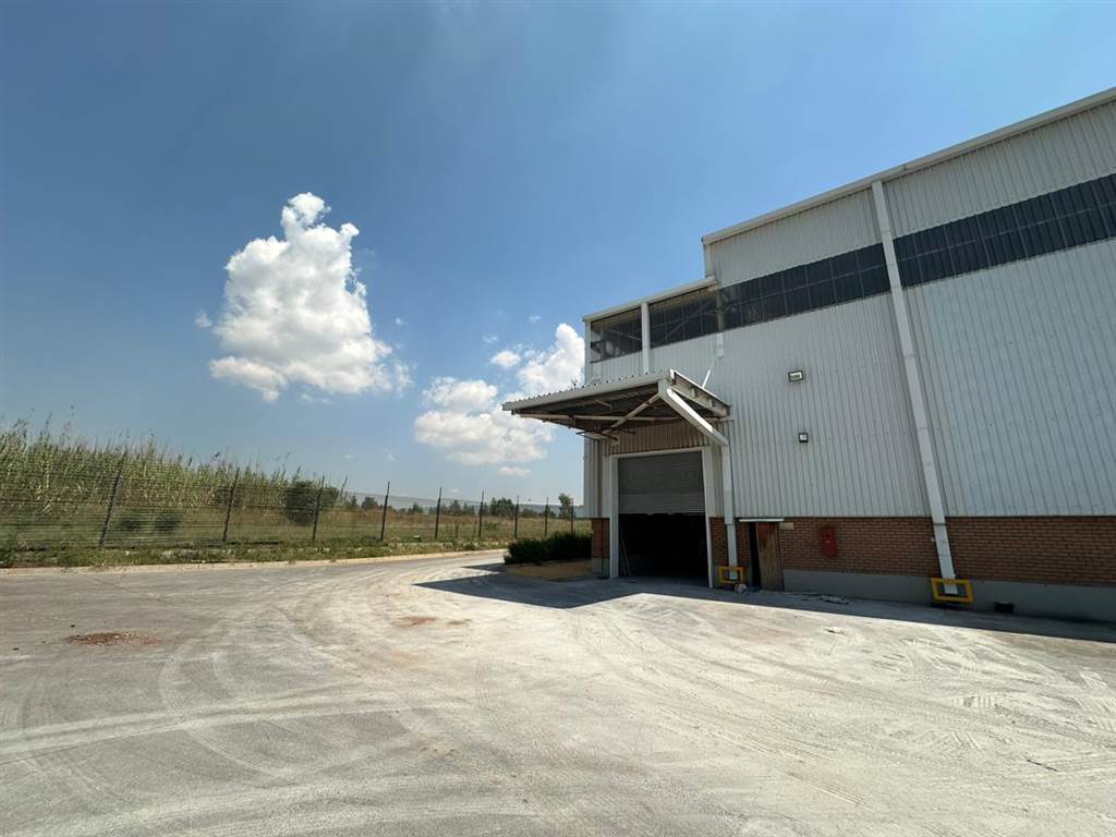 2559  m² Industrial space in Clayville photo number 1