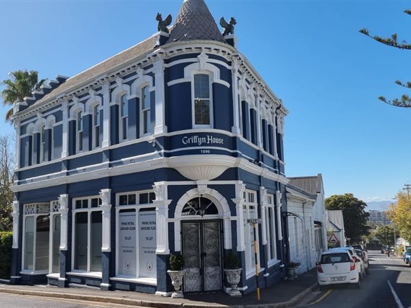 110  m² Commercial space in Wynberg Upper