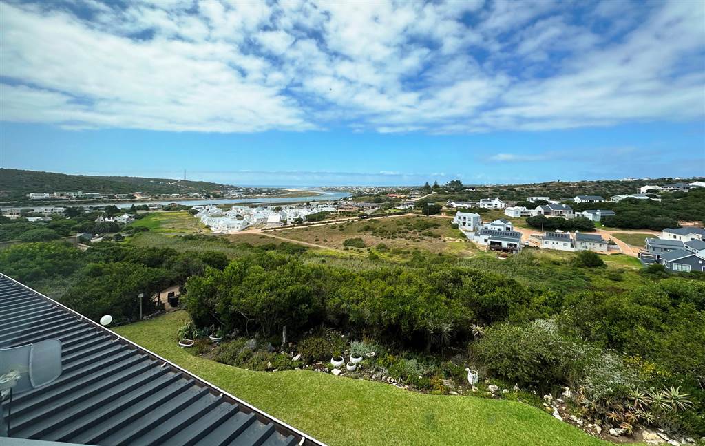 3 Bed Apartment in Stilbaai photo number 5