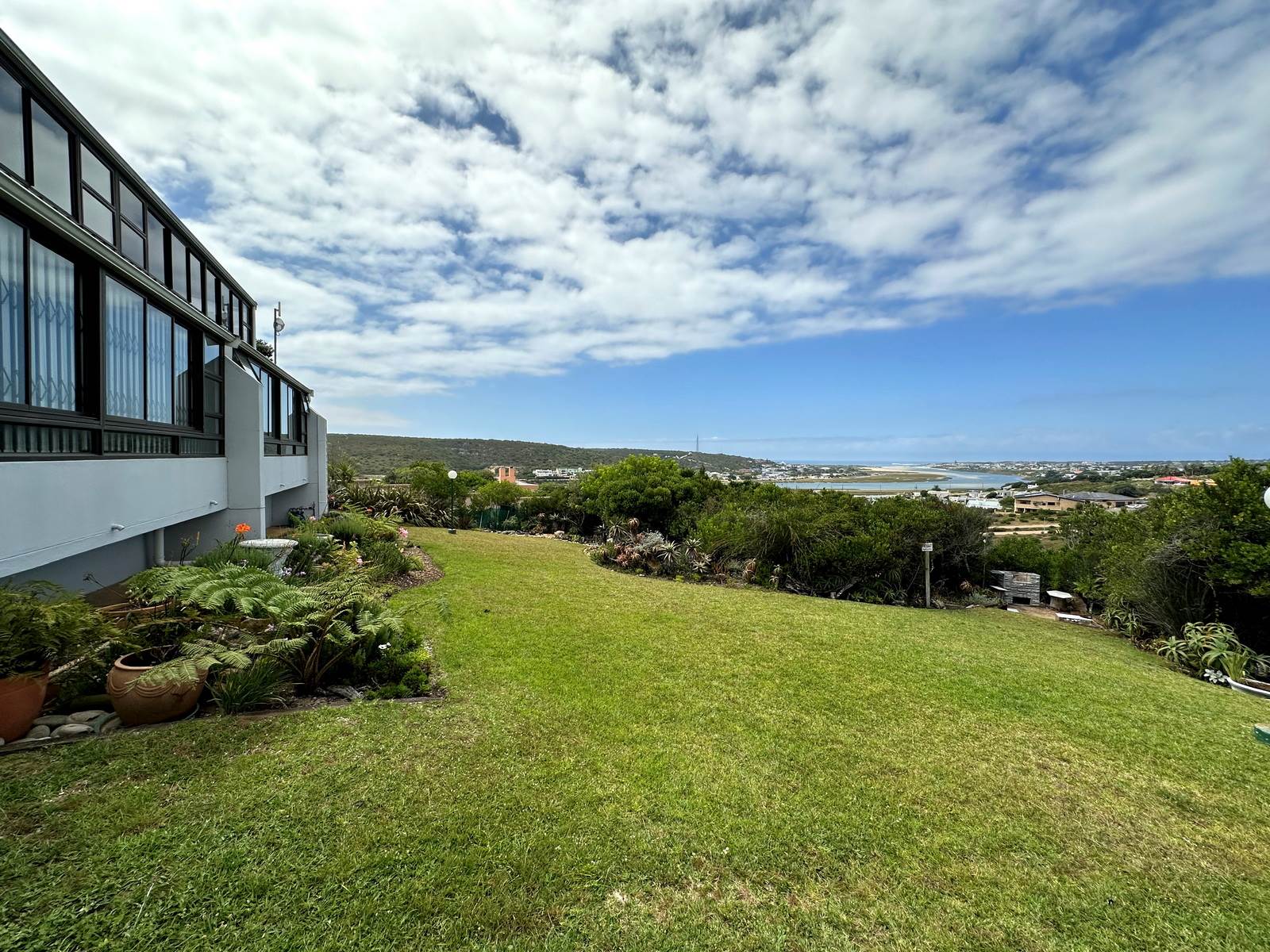 3 Bed Apartment in Stilbaai photo number 2