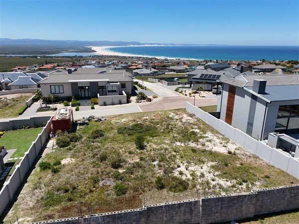 701 m² Land
