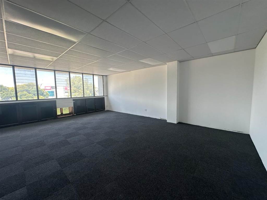 1210  m² Commercial space in New Redruth photo number 16