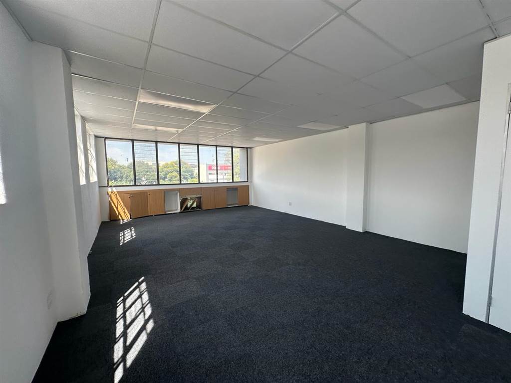 1210  m² Commercial space in New Redruth photo number 21