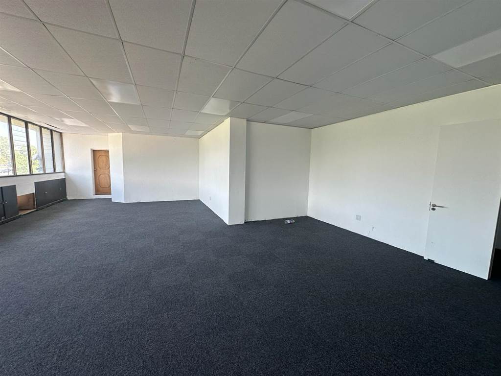 1210  m² Commercial space in New Redruth photo number 6