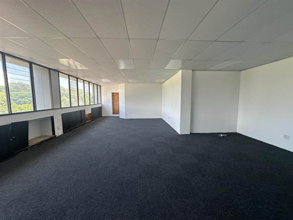 1210  m² Commercial space in New Redruth photo number 3