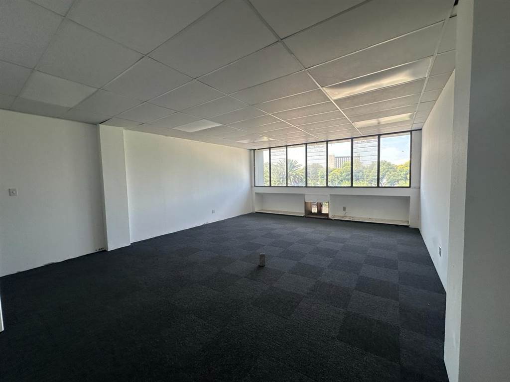 1210  m² Commercial space in New Redruth photo number 12