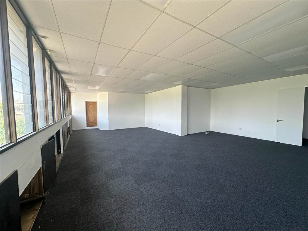 1210  m² Commercial space in New Redruth photo number 11