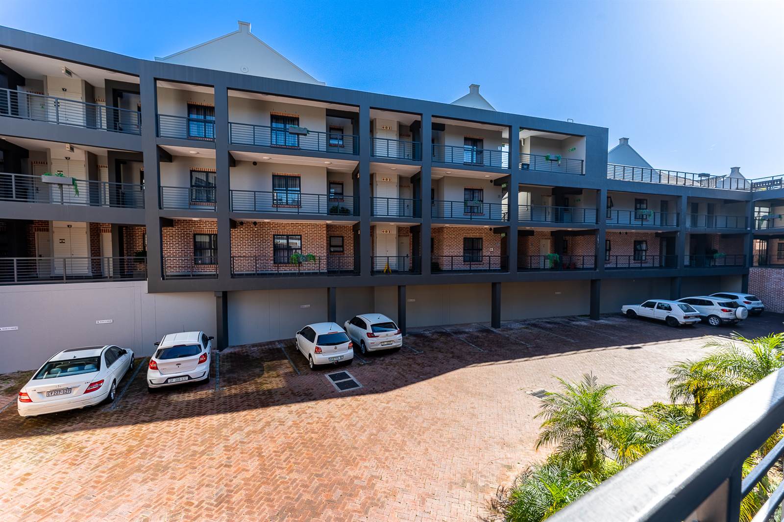 2 Bed Apartment in Durbanville Central photo number 1