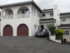 3 Bed Apartment in Oaklands